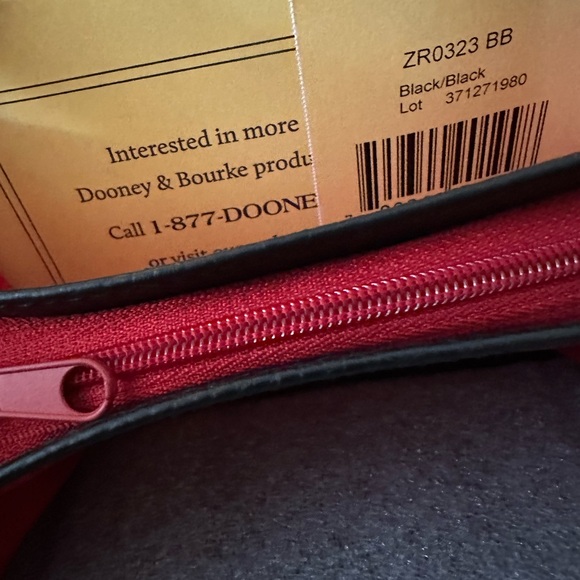 Dooney & Bourke Zip Around Medium Black Pebbled Leather Wallet New - Picture 5 of 6